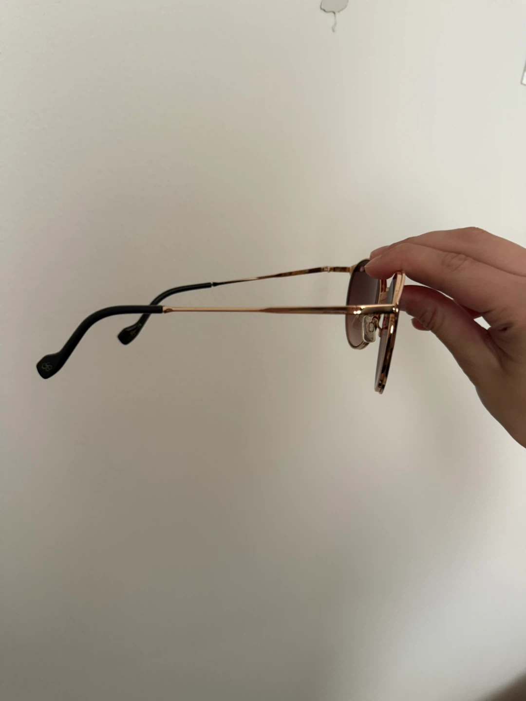 Vioria Rose Gold Sunglasses with Case - photo 3