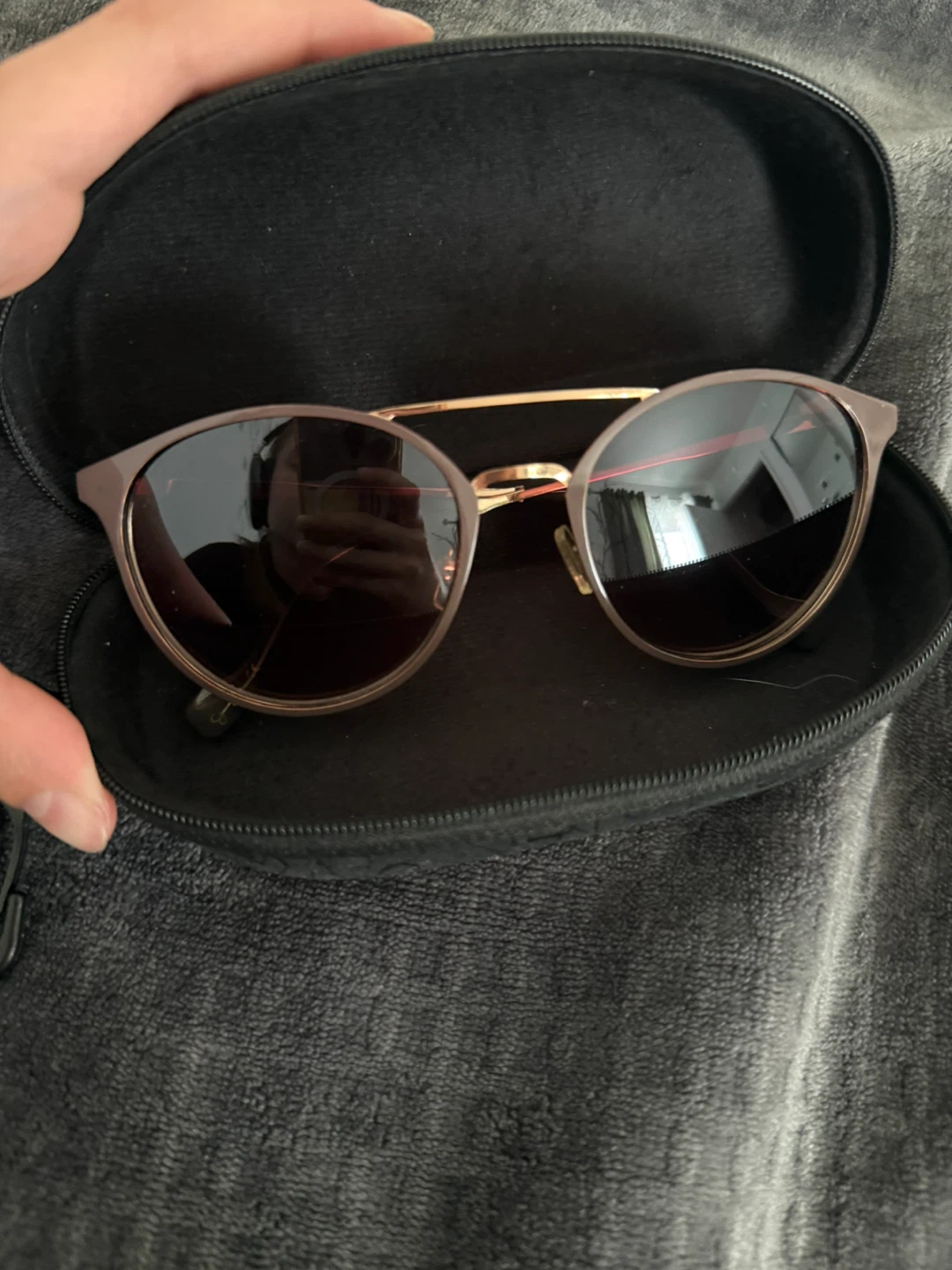 Vioria Rose Gold Sunglasses with Case