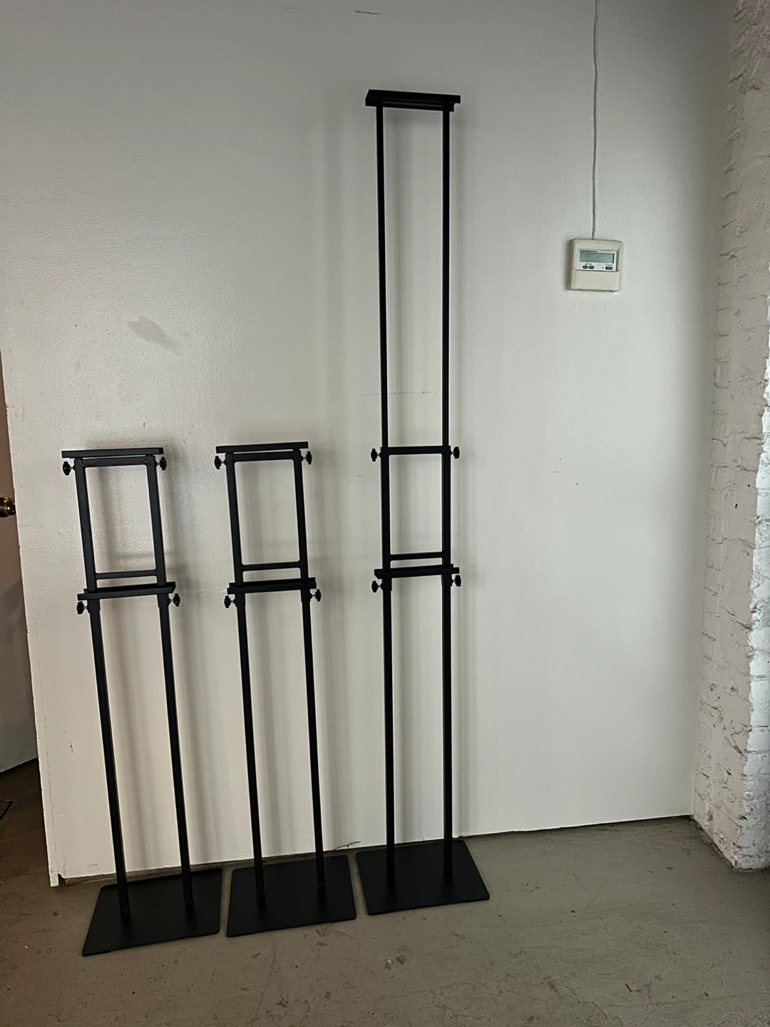 Set of 3 Black Metal Display Easels - photo 3