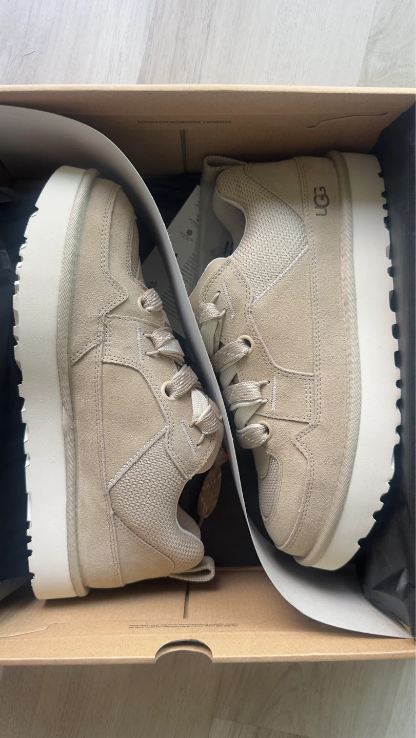 Ugg LOWMEL Size 10 - photo 2