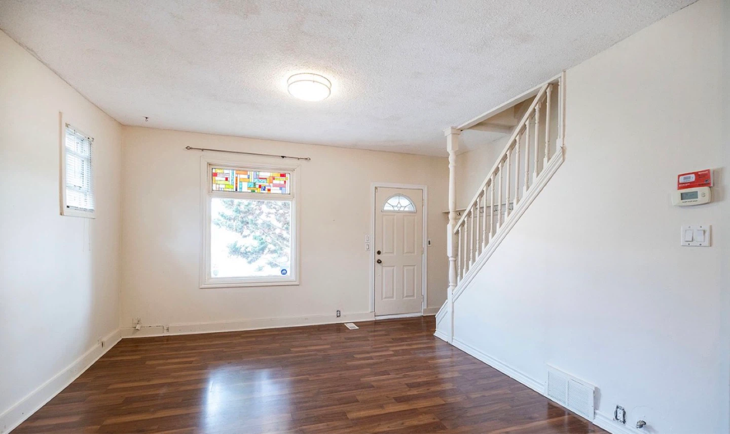 2 Bedroom + 1 Bathroom + spacious living room for rent - photo 4