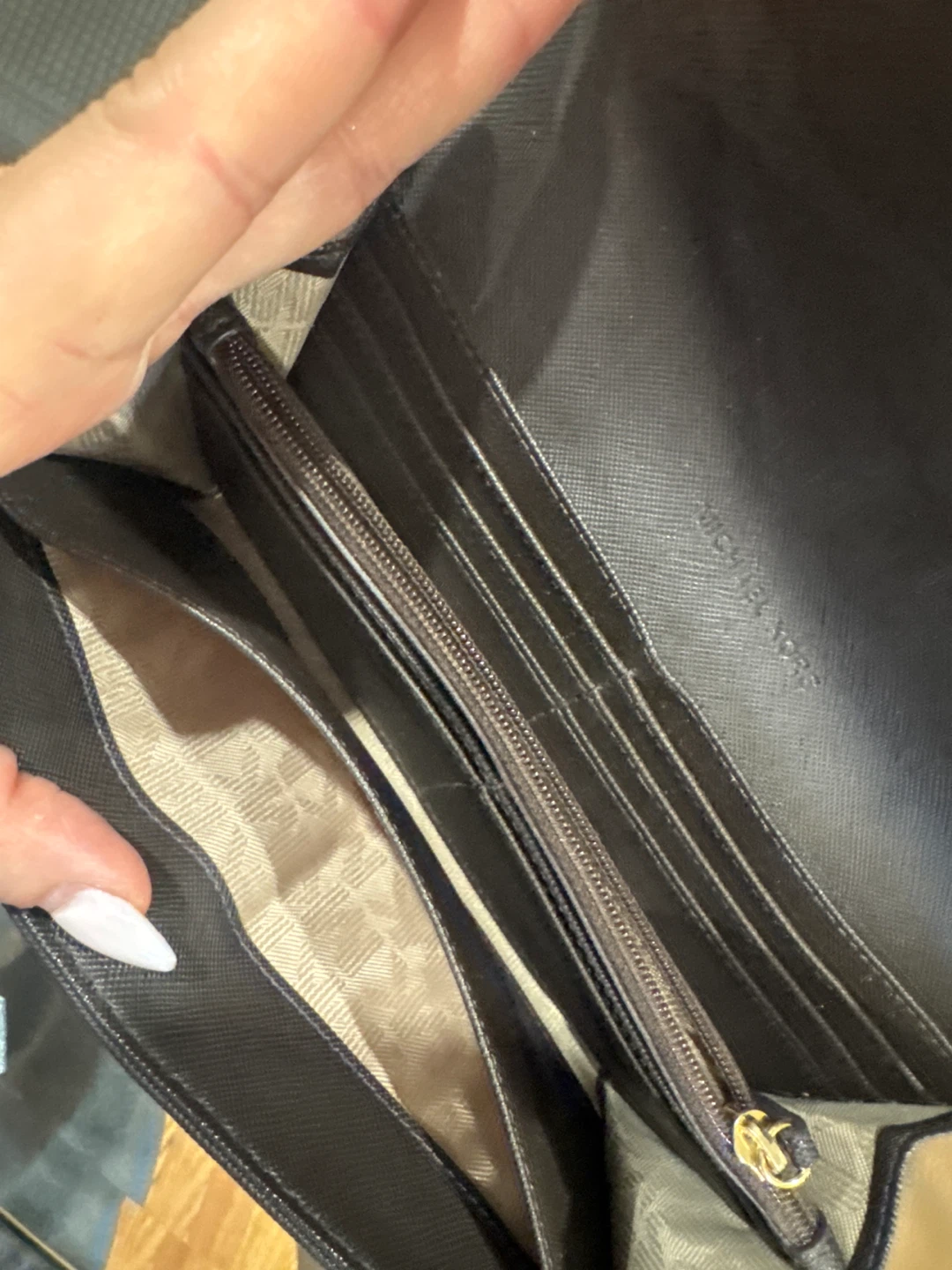 Michael Kors Signature Bucket Bag & Wallet Set - photo 4