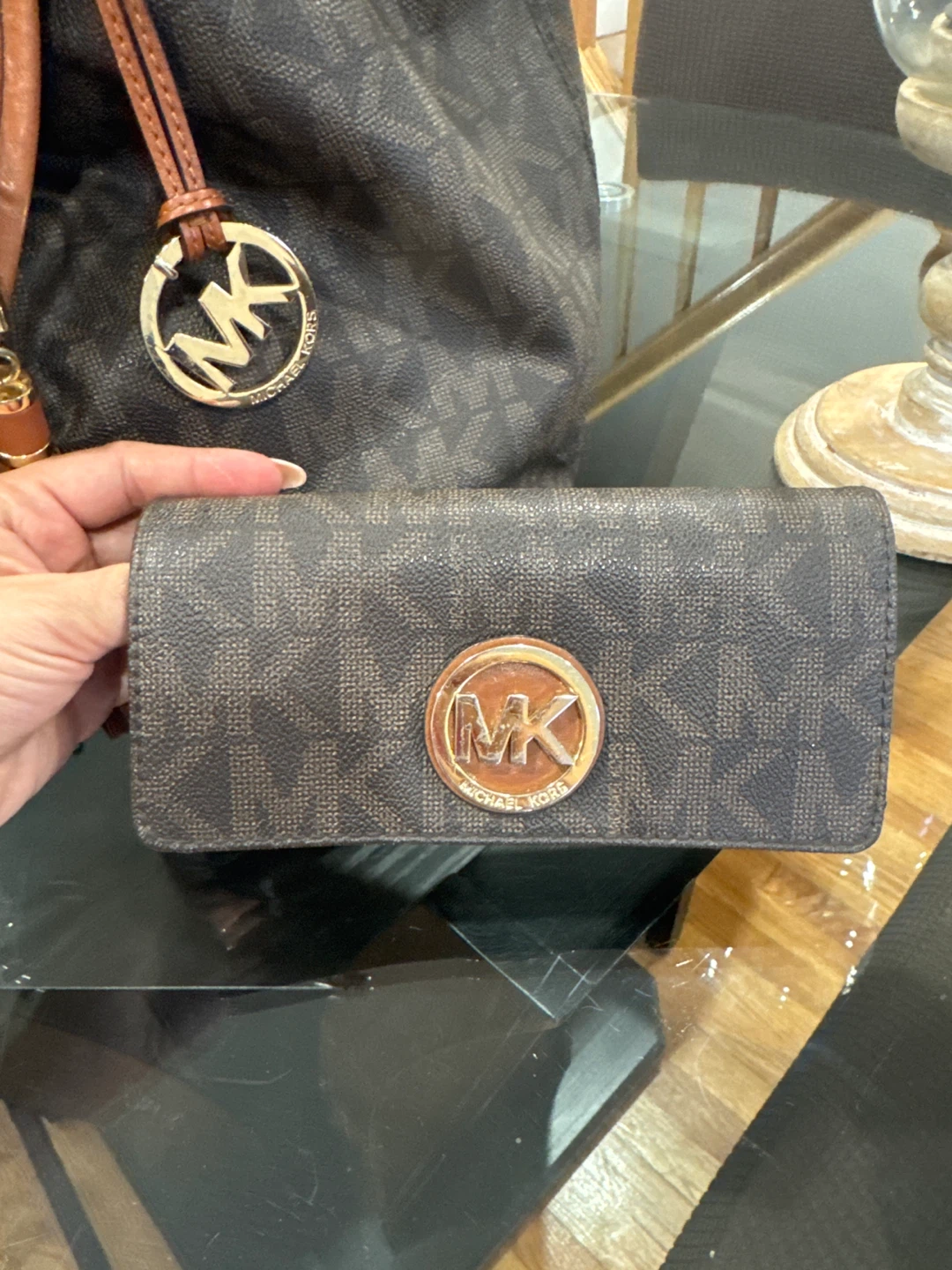 Michael Kors Signature Bucket Bag & Wallet Set - photo 3