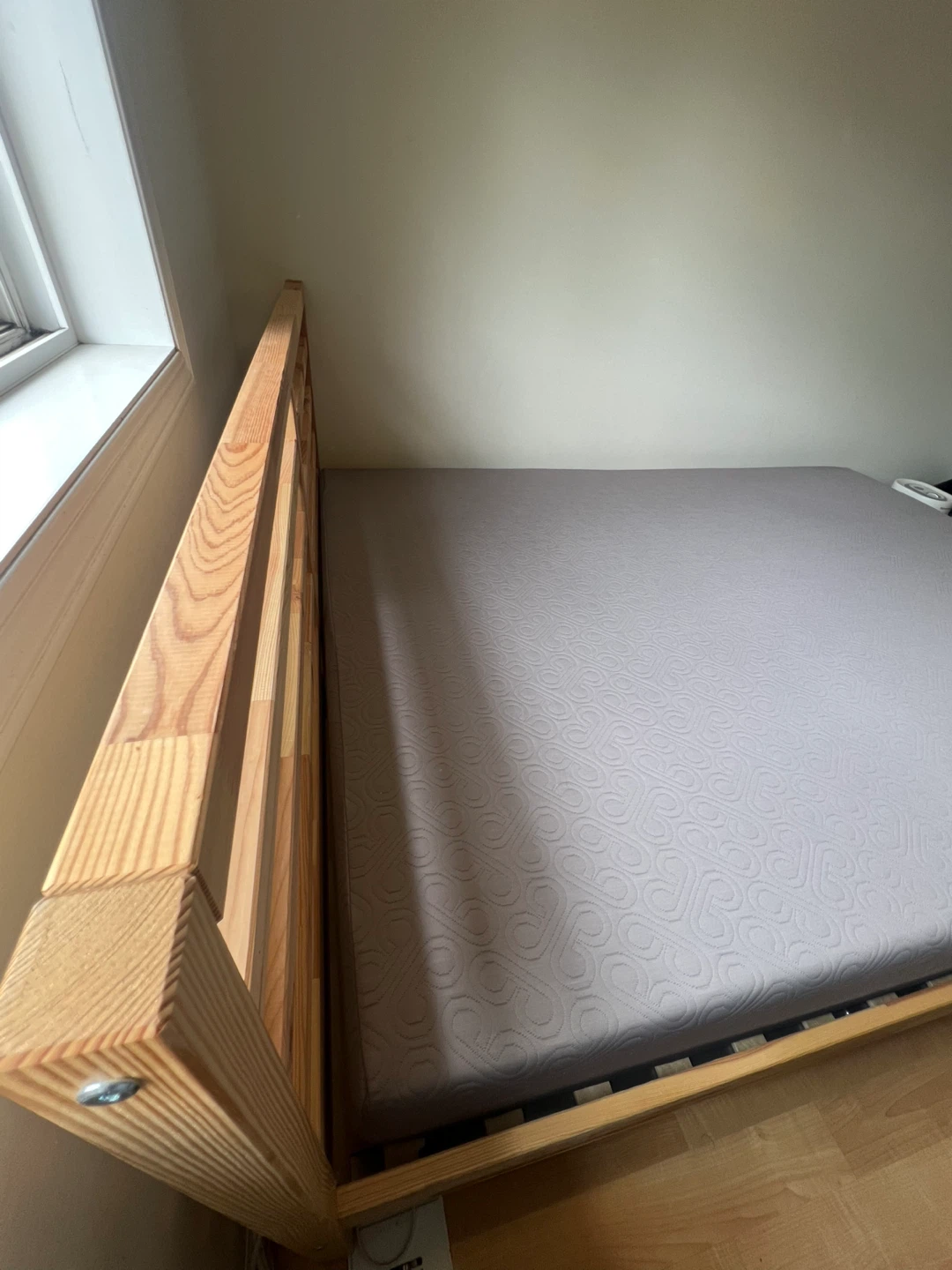 Bed and mattress - photo 2