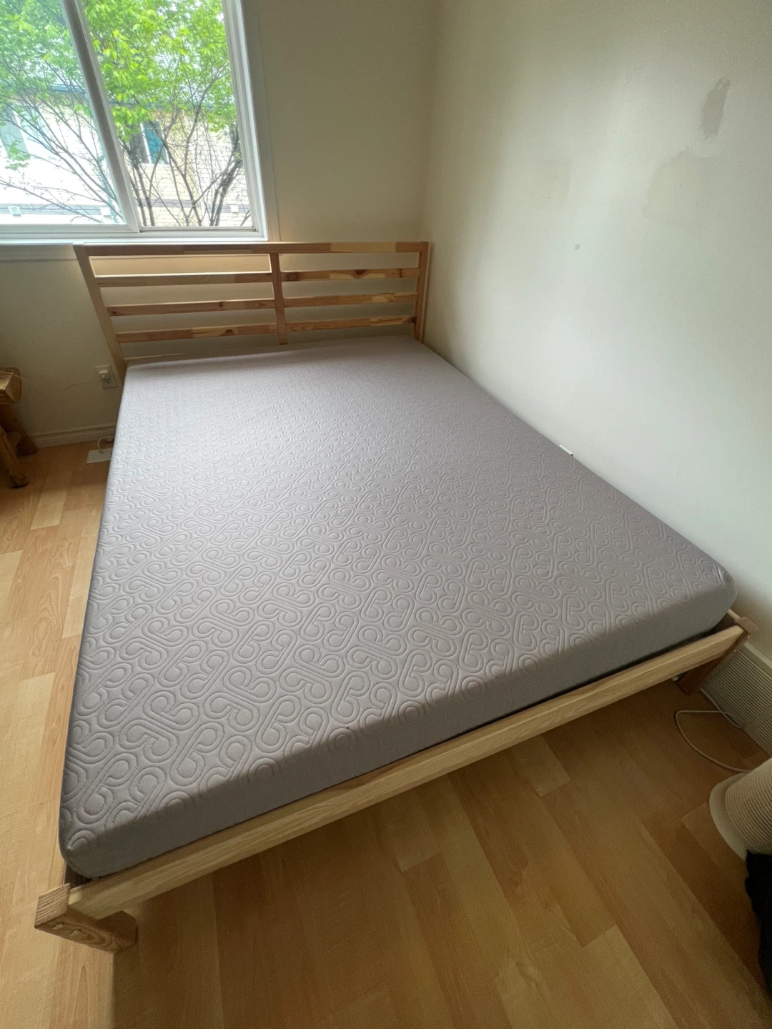 Bed and mattress - photo 3
