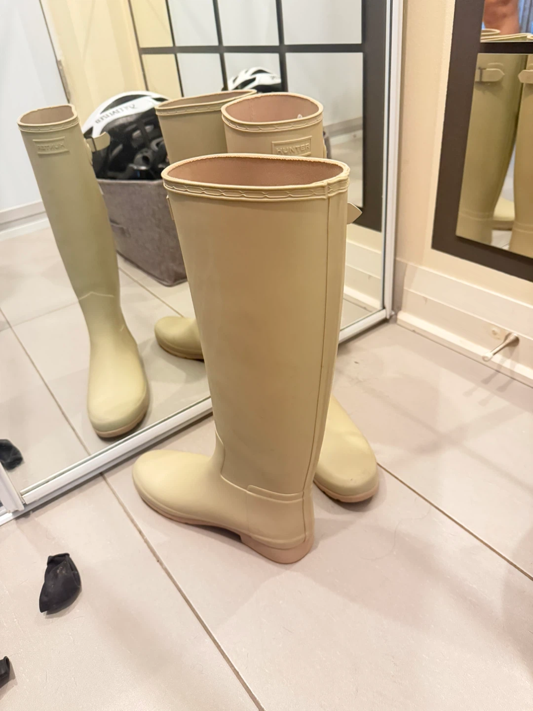 Hunter Boots Yellow Tall Rain Boots size 8 US women - photo 3