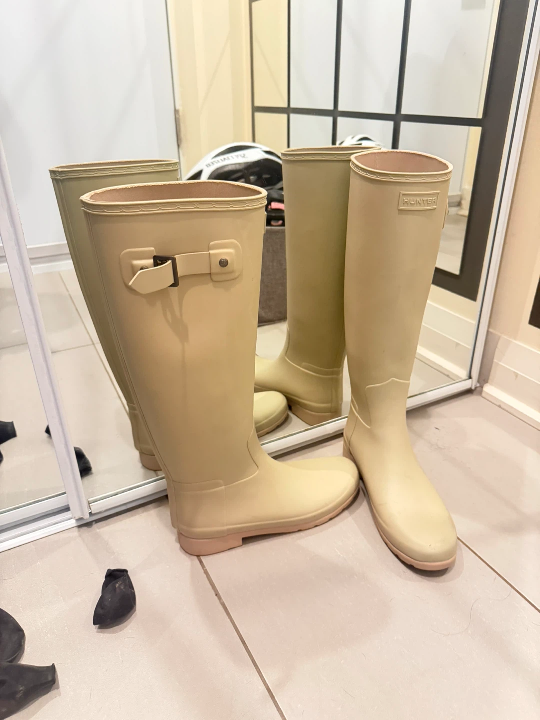 Hunter Boots Yellow Tall Rain Boots size 8 US women - photo 2