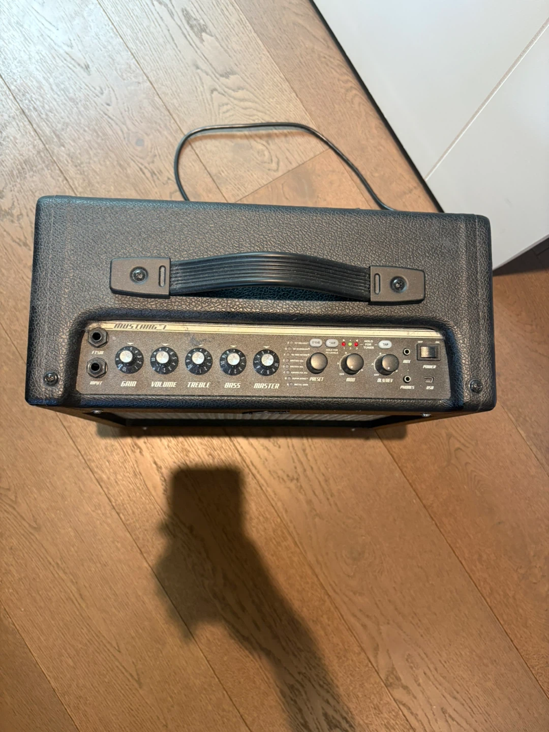 Fender Mustang I Guitar Amplifier & Guitar Gig Bag - photo 3