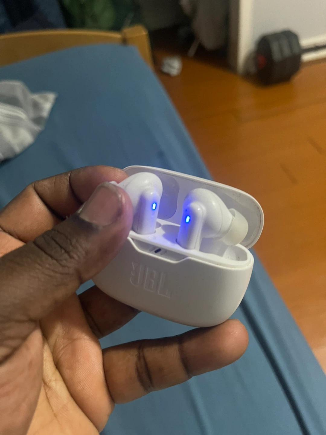 JBL White Wireless Earbuds with Charging Case - photo 4