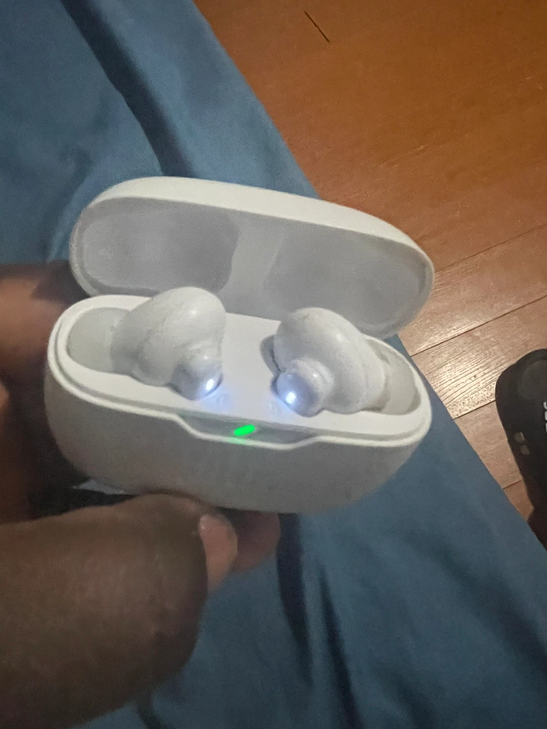 JBL White Wireless Earbuds with Charging Case