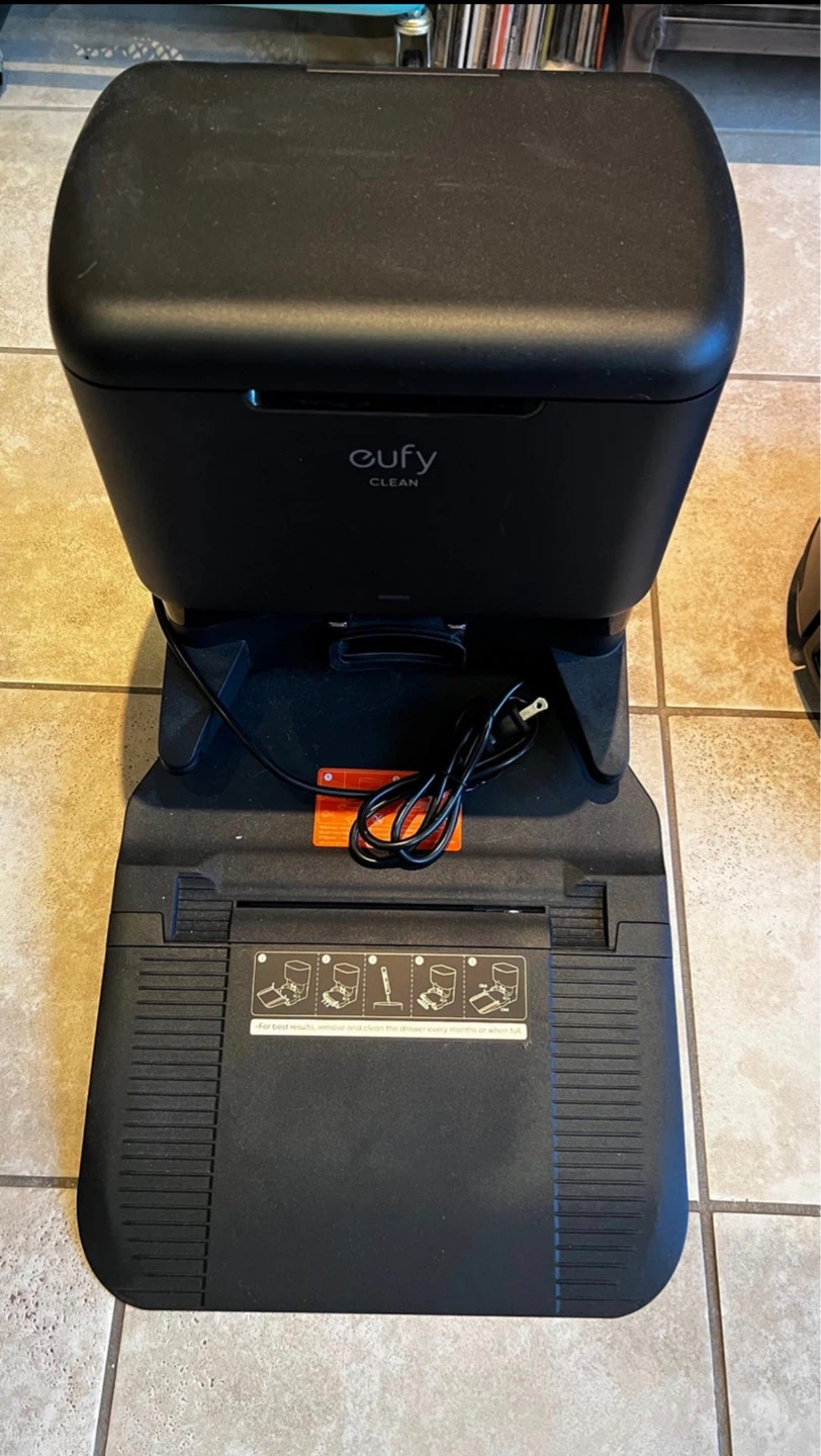 Eufy Clean L60 vacuum with Self-Empty Station - Black