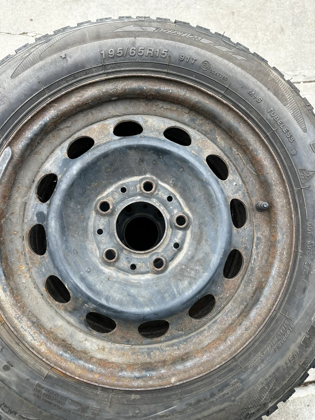 4:Tires  size 195/65R15 - photo 2