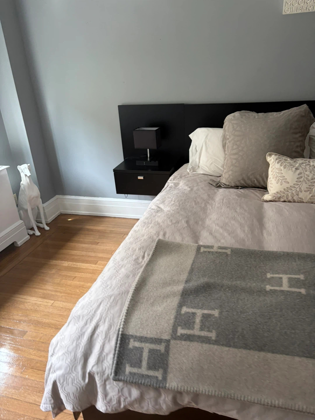 King Size Bed & end Tables ( UES ) - photo 3