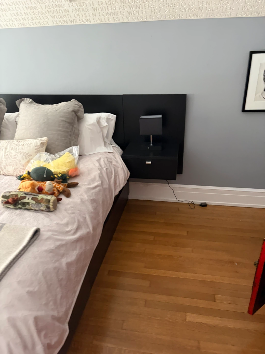 King Size Bed & end Tables ( UES ) - photo 2