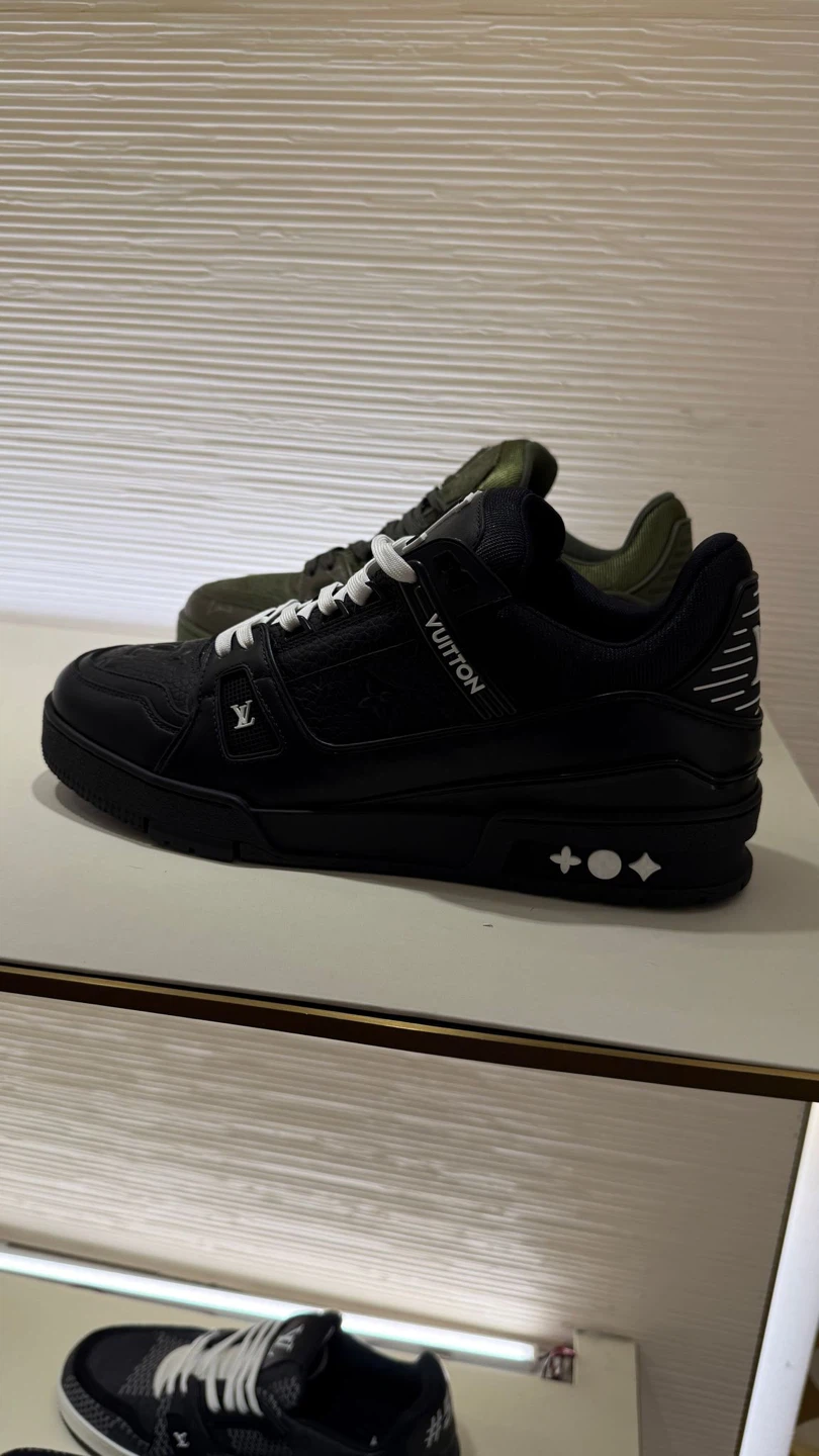 Louis Vuitton Black Leather Sneakers - photo 5