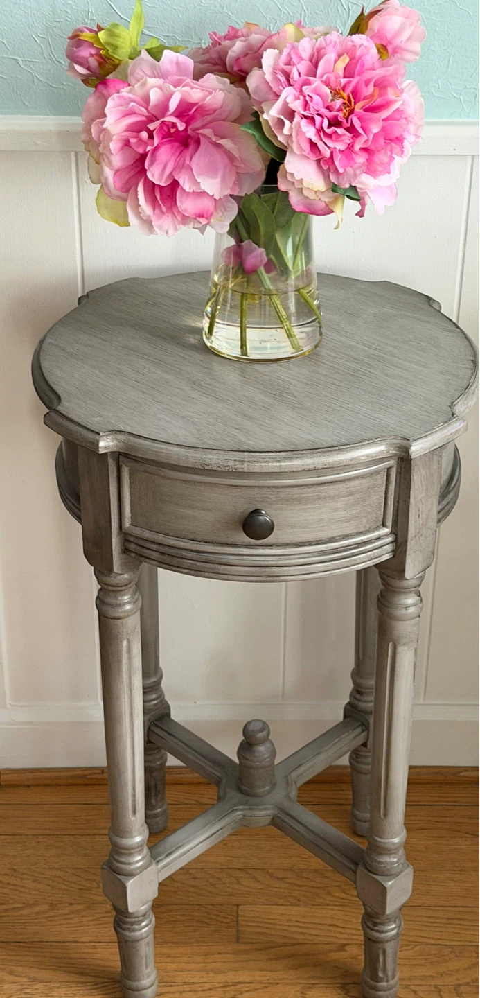 GRAY SIDE TABLE WITH DRAWER