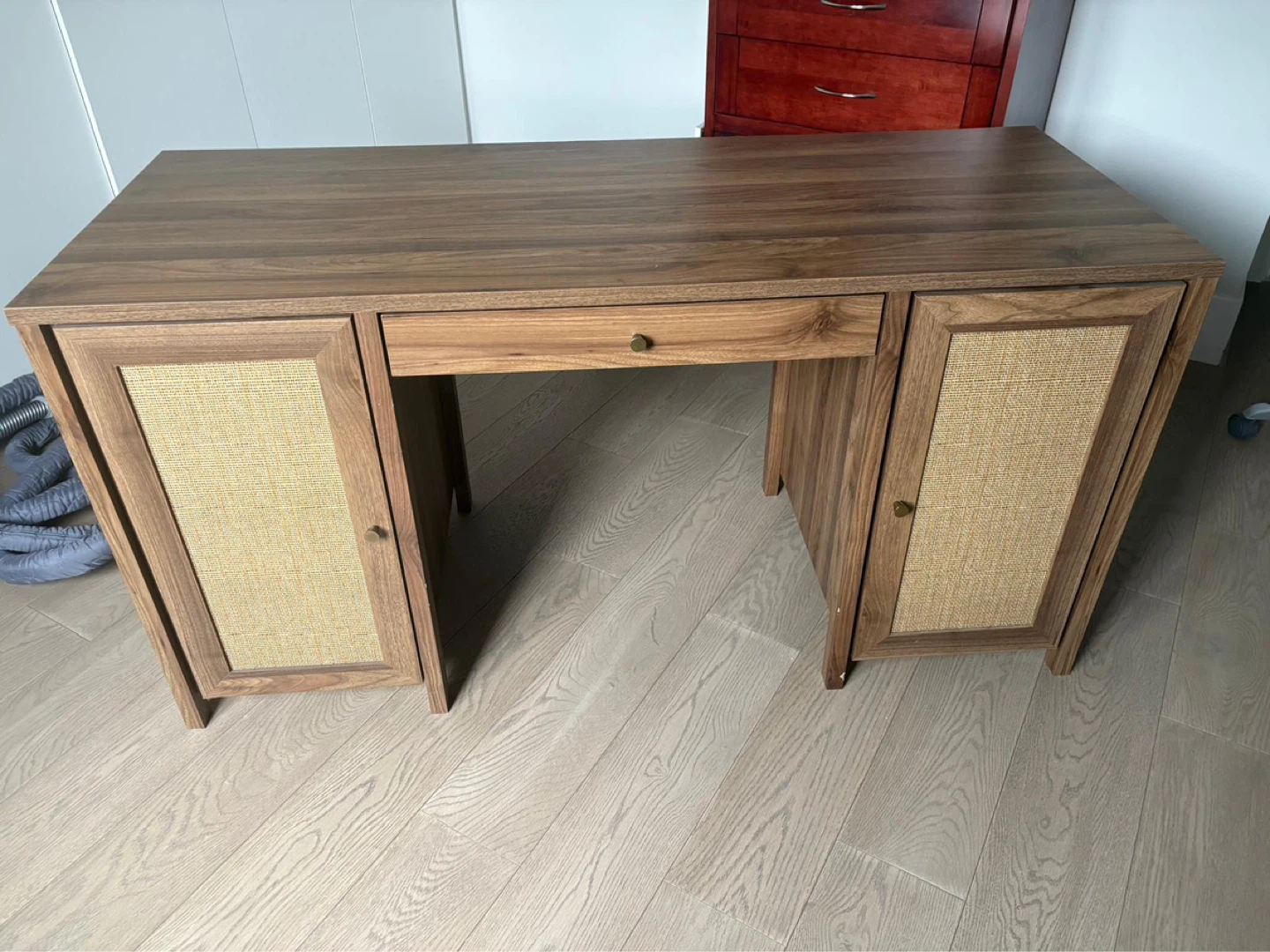 COMPUTER DESK