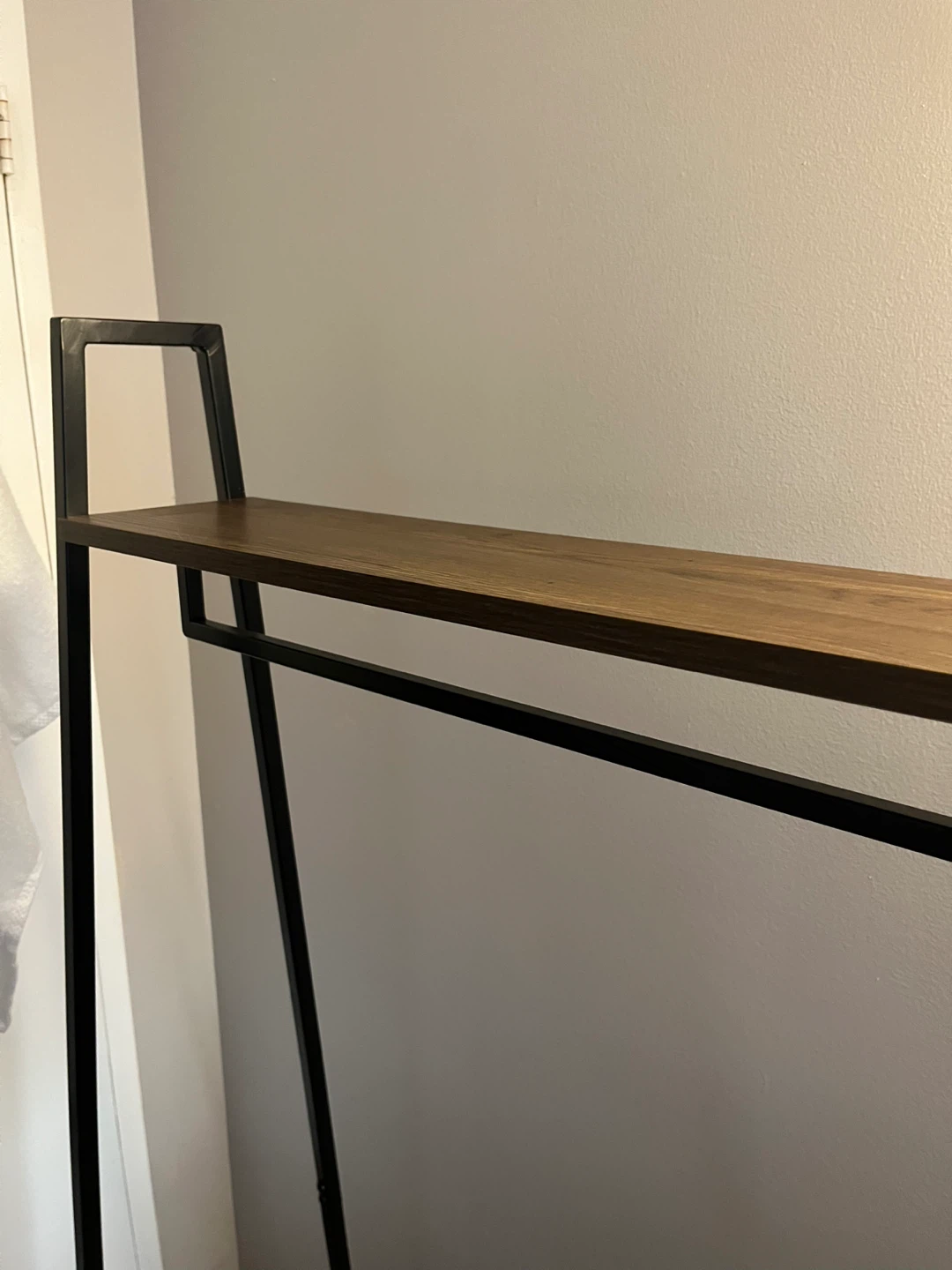 🚚 Moving sale 🚚 - Clothing rack from Hudson’s Bay - photo 2