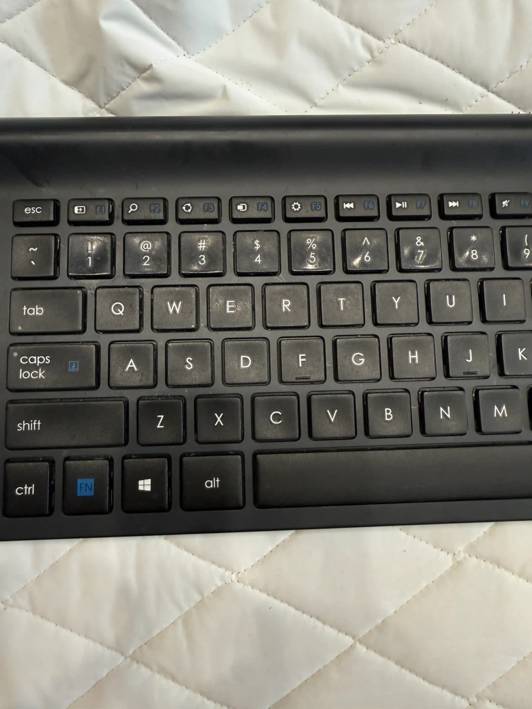 Logitech TK820 Wireless Keyboard with Trackpad - photo 3