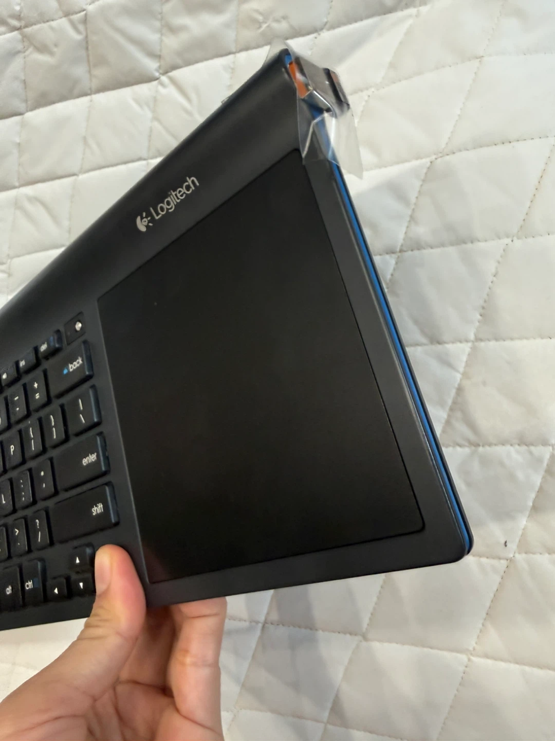 Logitech TK820 Wireless Keyboard with Trackpad - photo 4