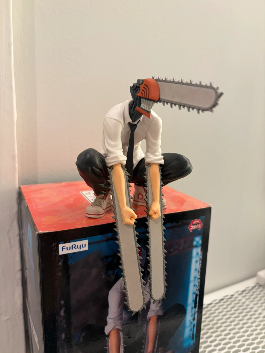 Chainsaw Man Figure by FuRyu (BROKEN MISSING HANDLE) - photo 2