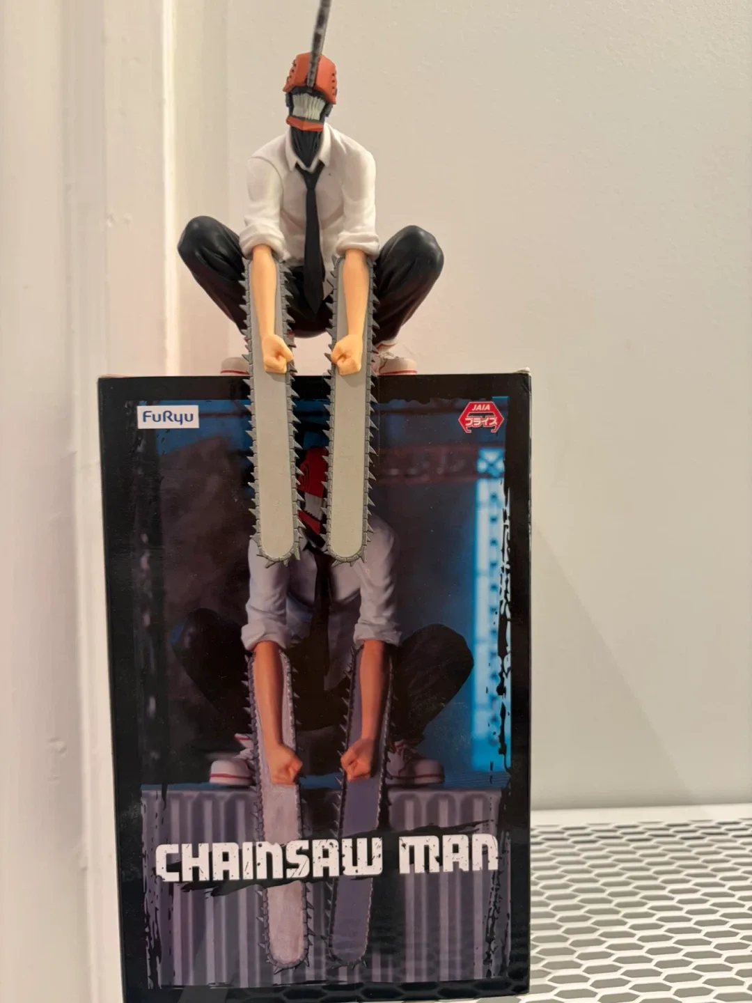 Chainsaw Man Figure by FuRyu (BROKEN MISSING HANDLE)