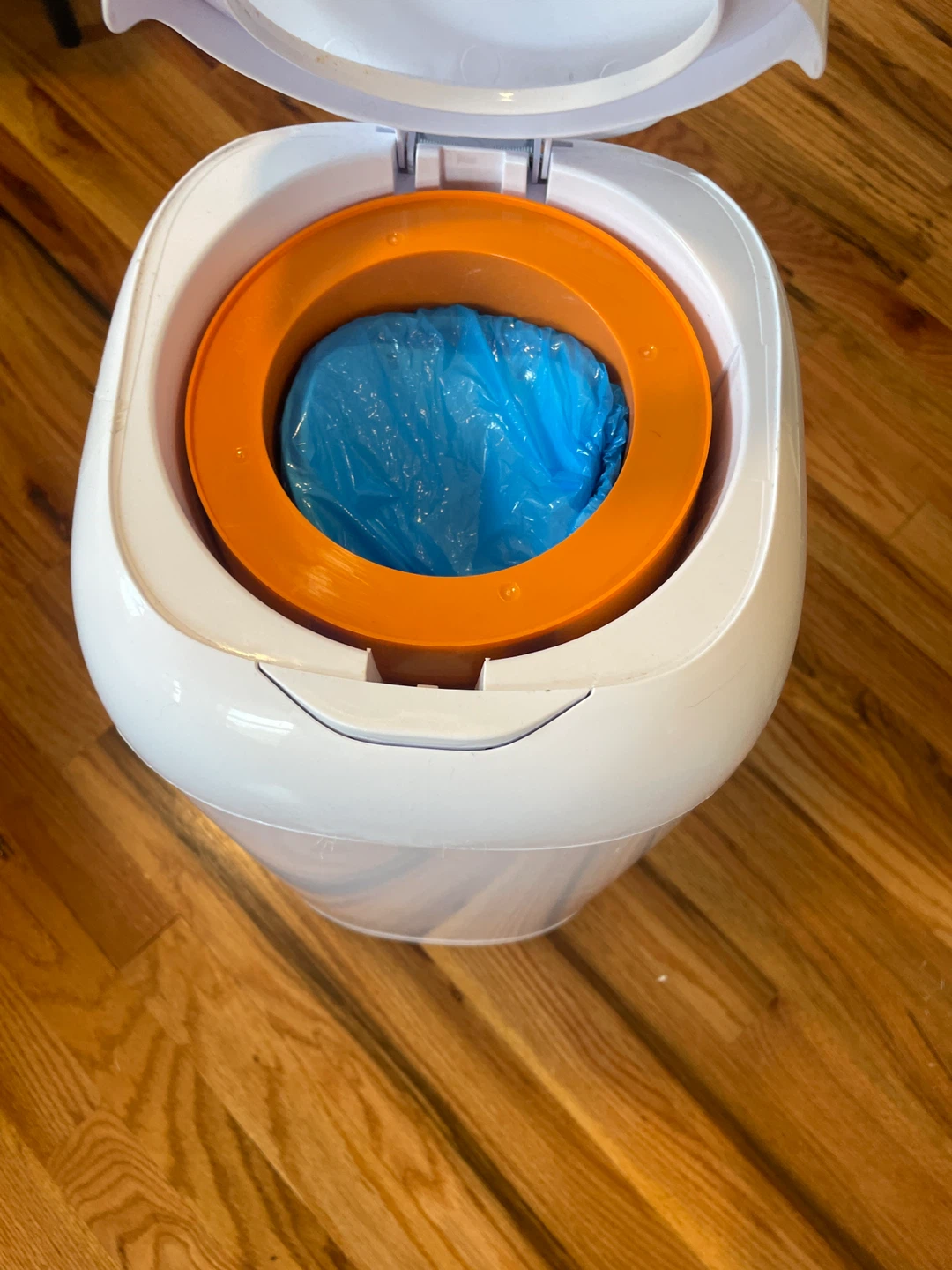Diaper Genie + 1 refill - photo 4