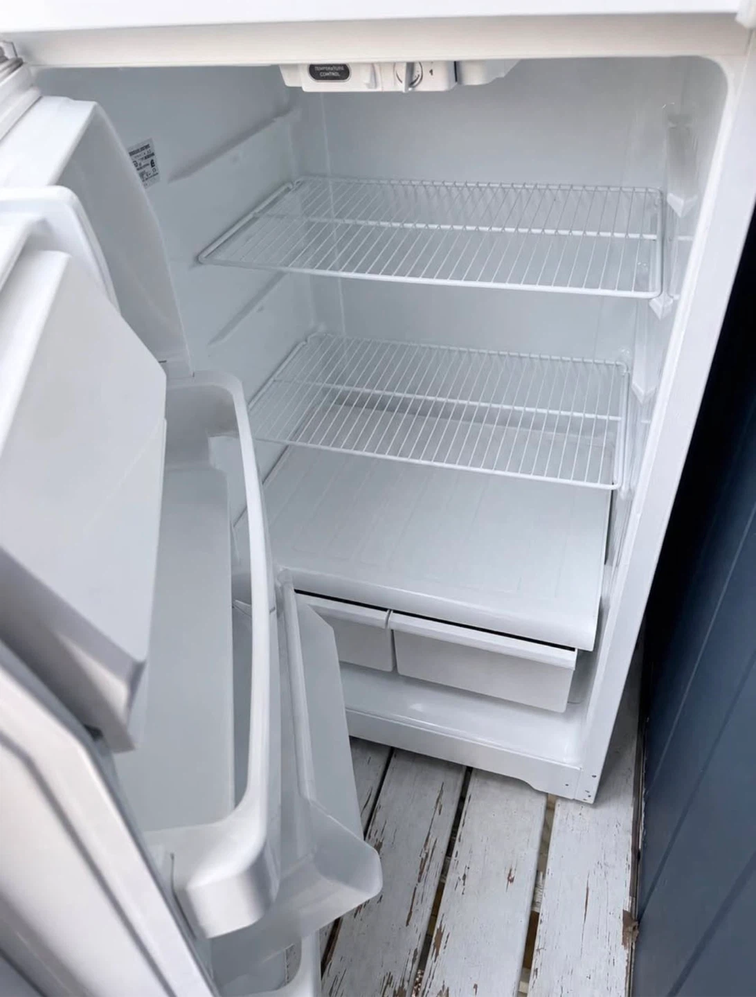 GE Refrigerator - photo 4