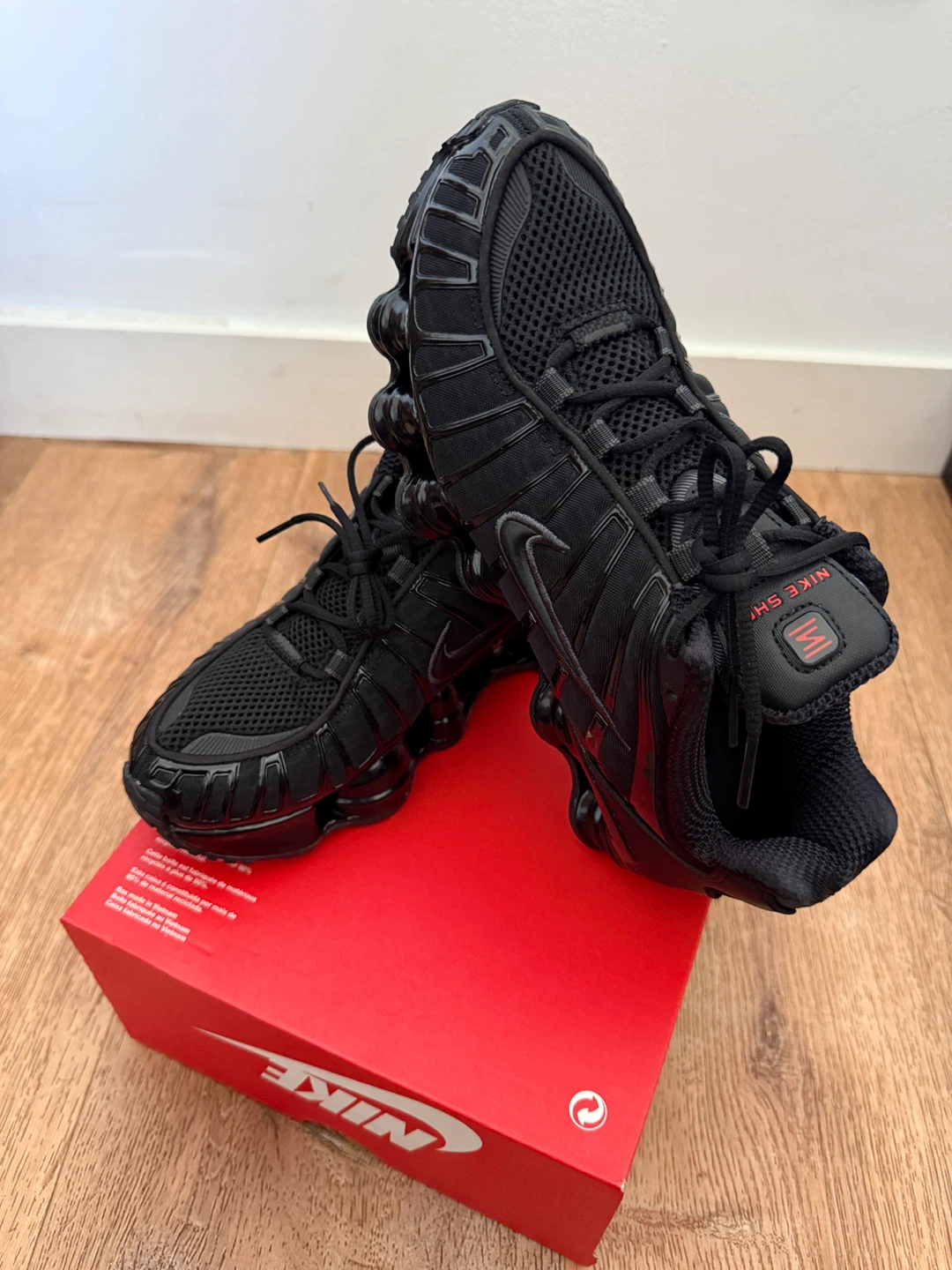 Nike Shox Black Running Shoes size 7.5