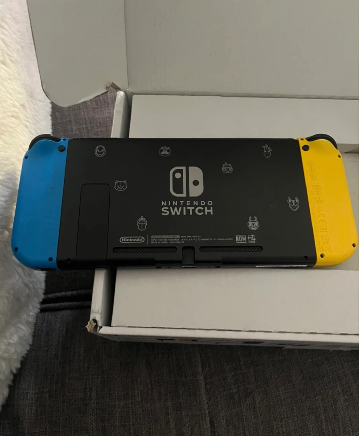 Nintendo Switch Console - LIMITED EDITION - photo 3