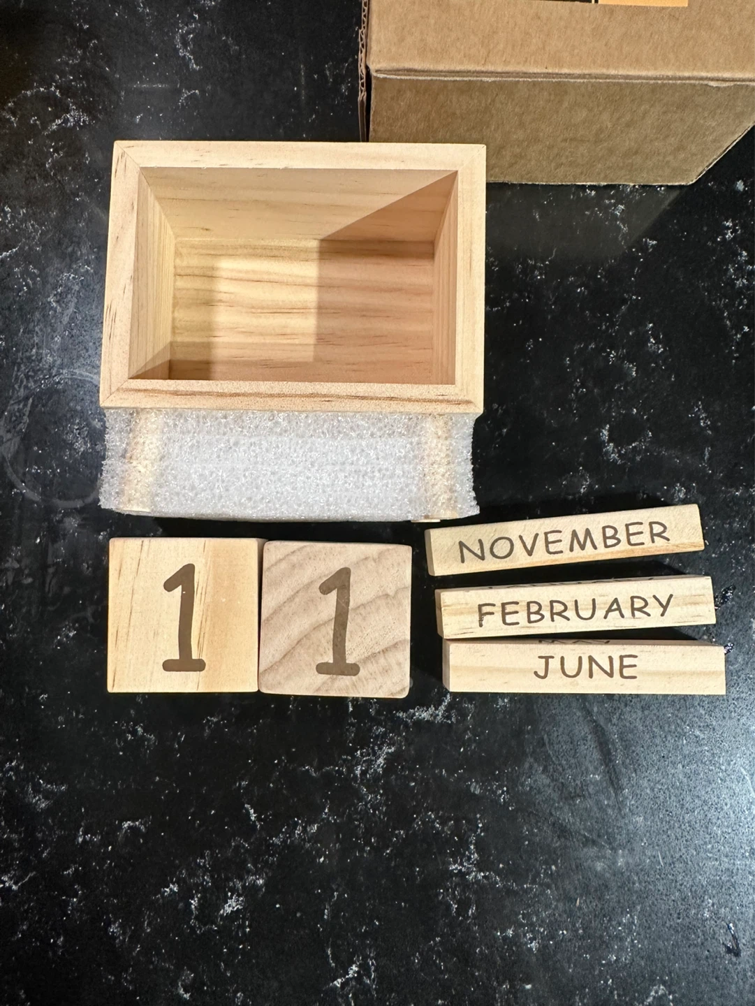 Wooden Perpetual Calendar - photo 2