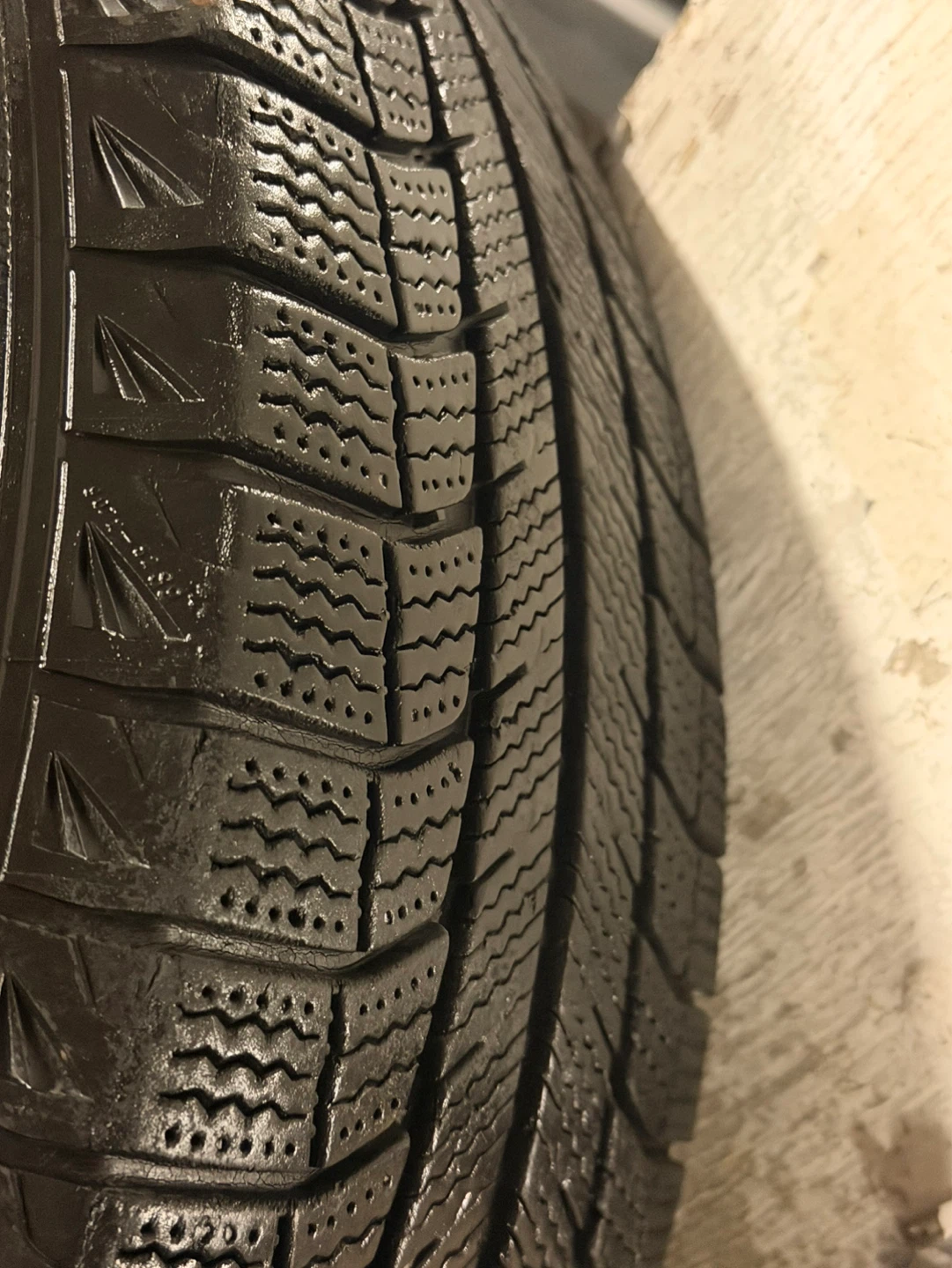 235/65/17 winter tires - photo 2