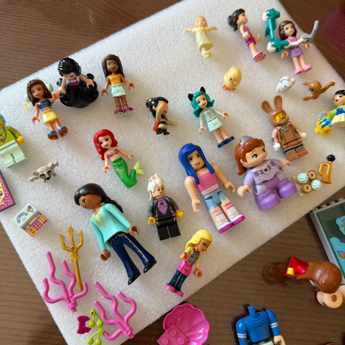 Assorted LEGO Friends and Minifigure Parts - photo 4