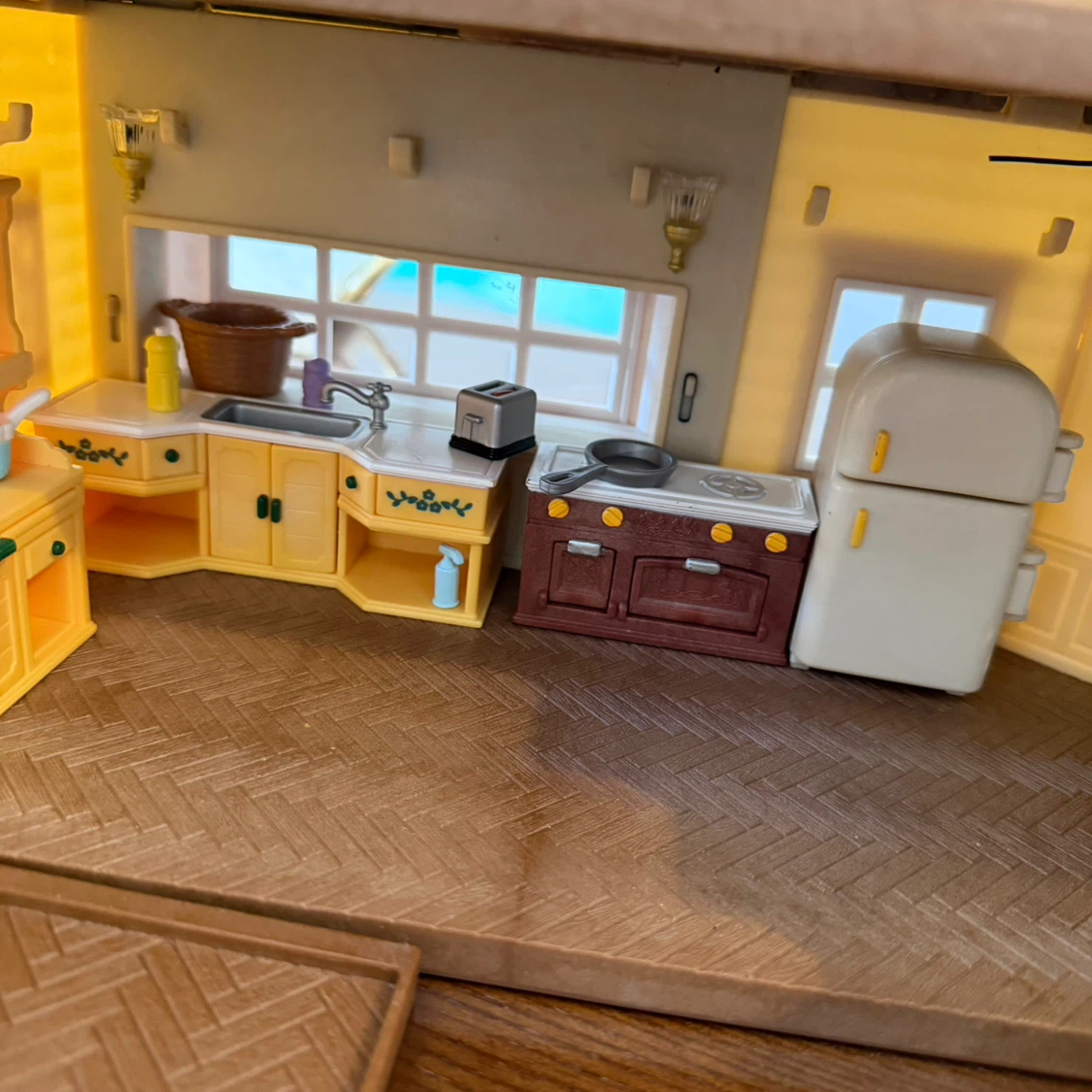 Calico Critters Red Roof Cozy Cottage Toy House - photo 2
