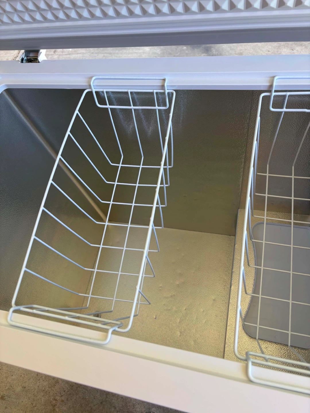 MOVE OUT SALE Danby Chest Freezer 7.0 ct ft - photo 3