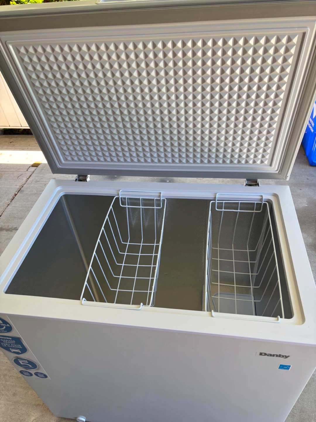 MOVE OUT SALE Danby Chest Freezer 7.0 ct ft - photo 2
