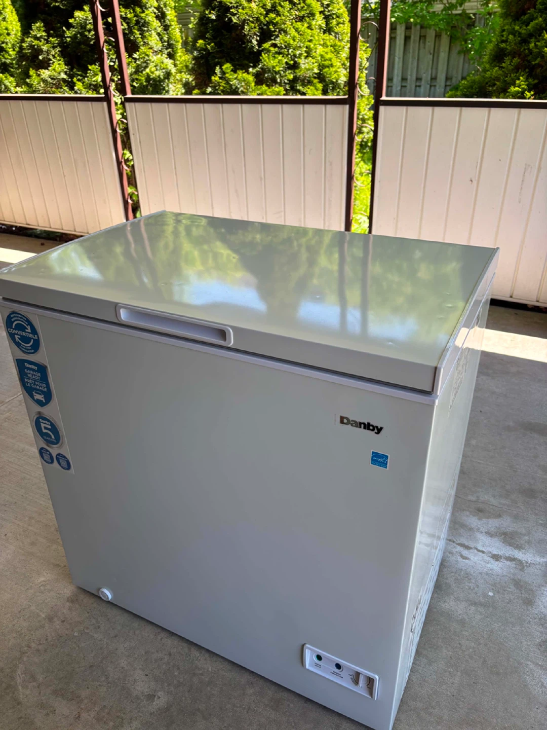 MOVE OUT SALE Danby Chest Freezer 7.0 ct ft - photo 4