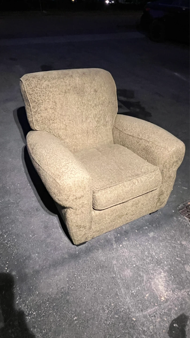 Single Seater Sofa with Ottoman – Excellent Condition - photo 4