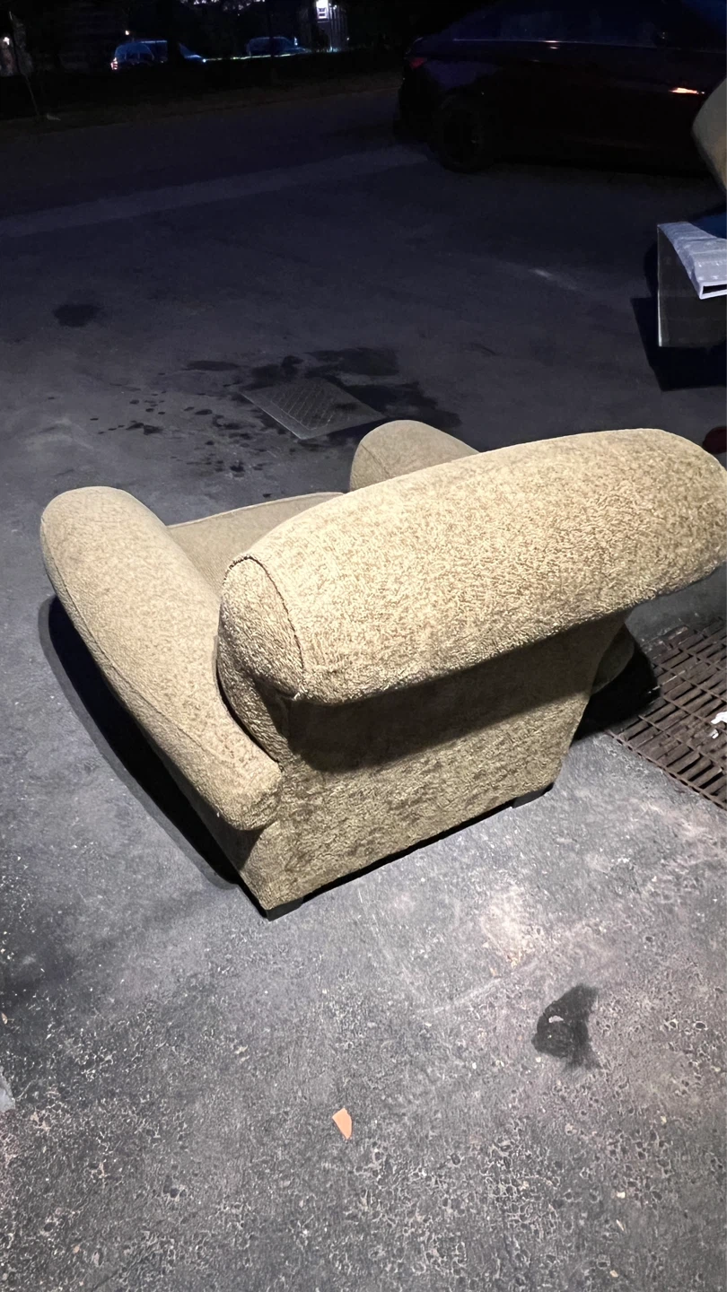Single Seater Sofa with Ottoman – Excellent Condition - photo 5
