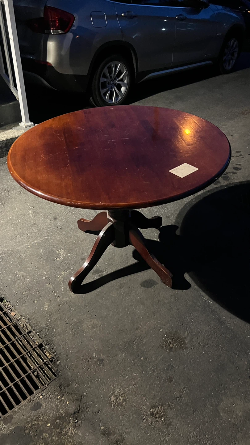 Solid Wood Round Dining Table – Sturdy & Classic Design