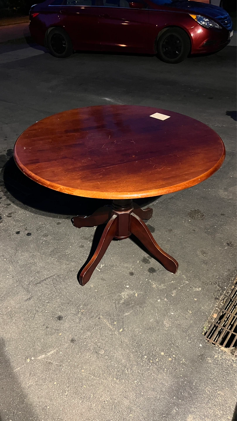 Solid Wood Round Dining Table – Sturdy & Classic Design - photo 2