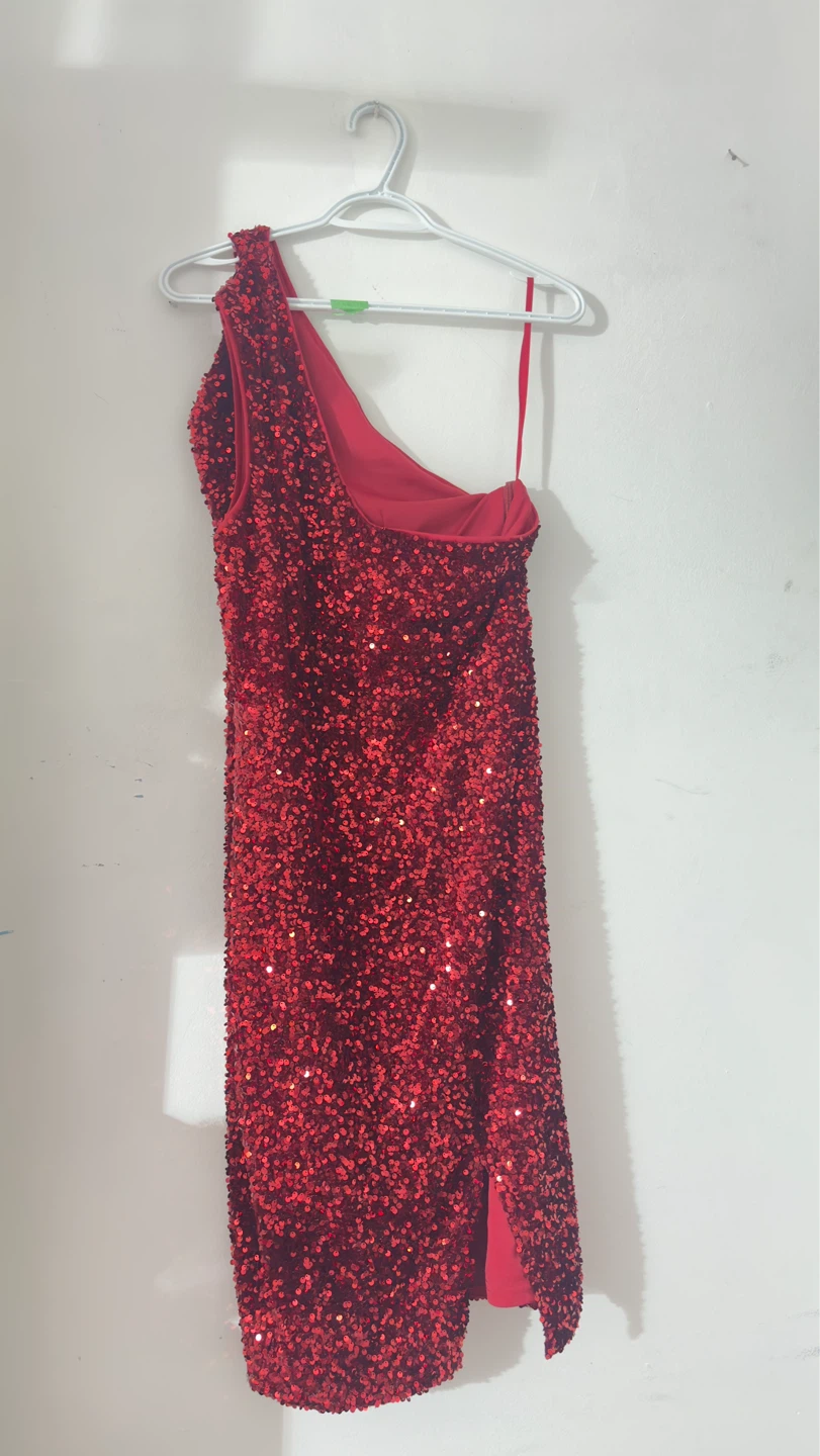 LE CHÂTEAU Red Sequin One-Shoulder Dress - photo 3