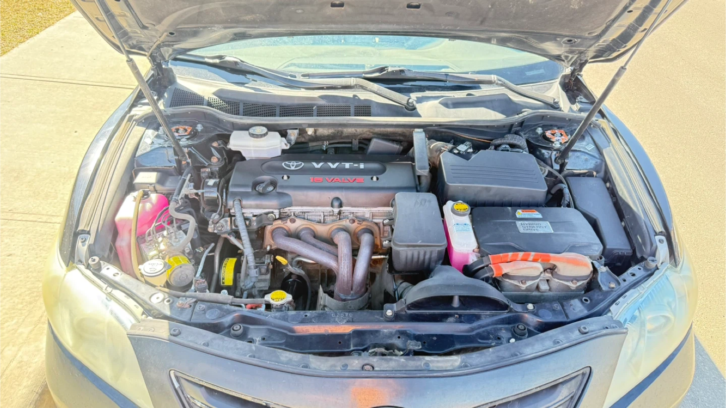 Toyota Camry Hybrid Sedan - photo 4