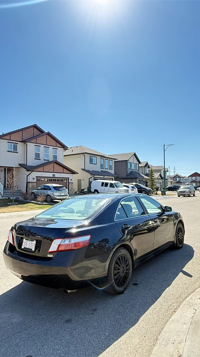 Toyota Camry Hybrid Sedan - photo 2
