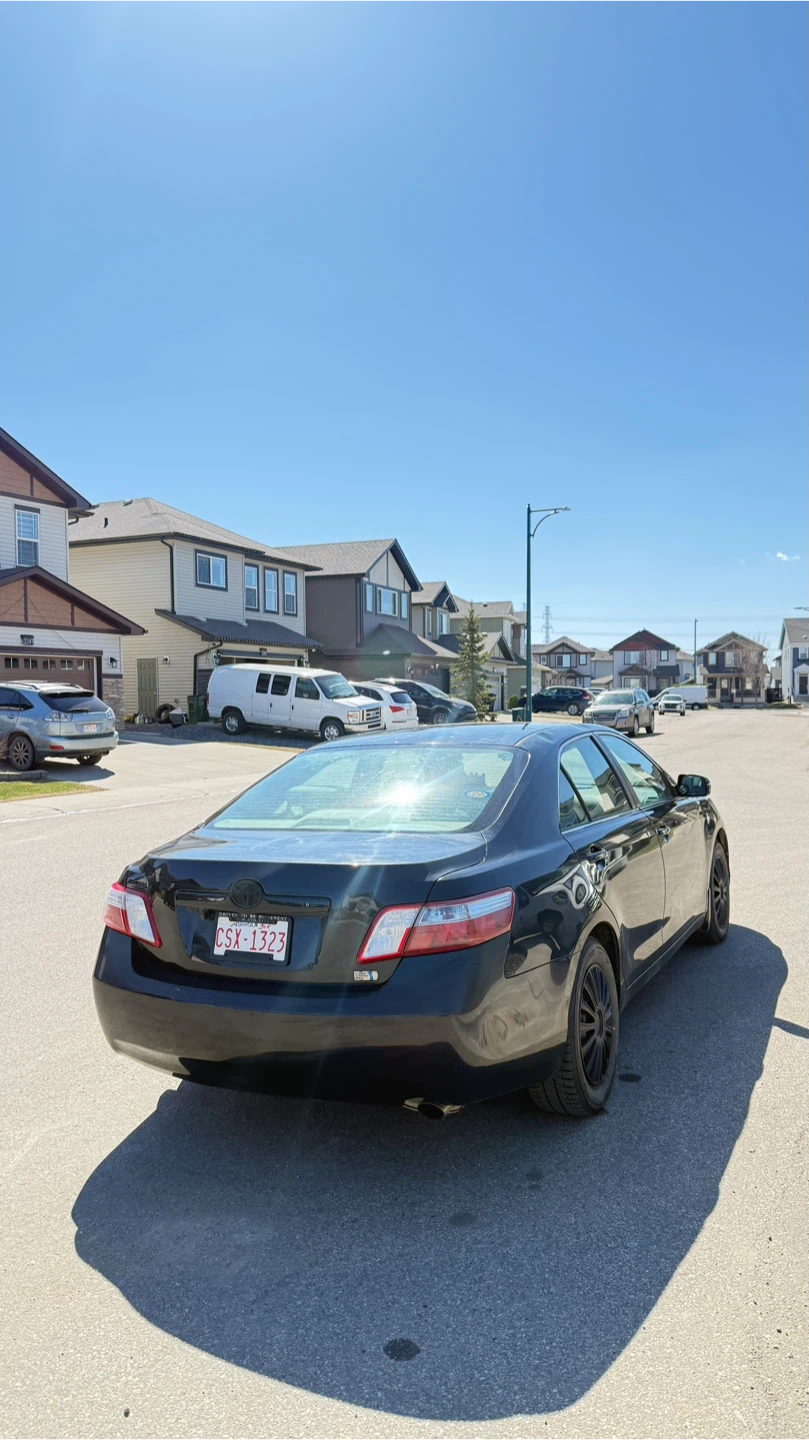Toyota Camry Hybrid Sedan - photo 3