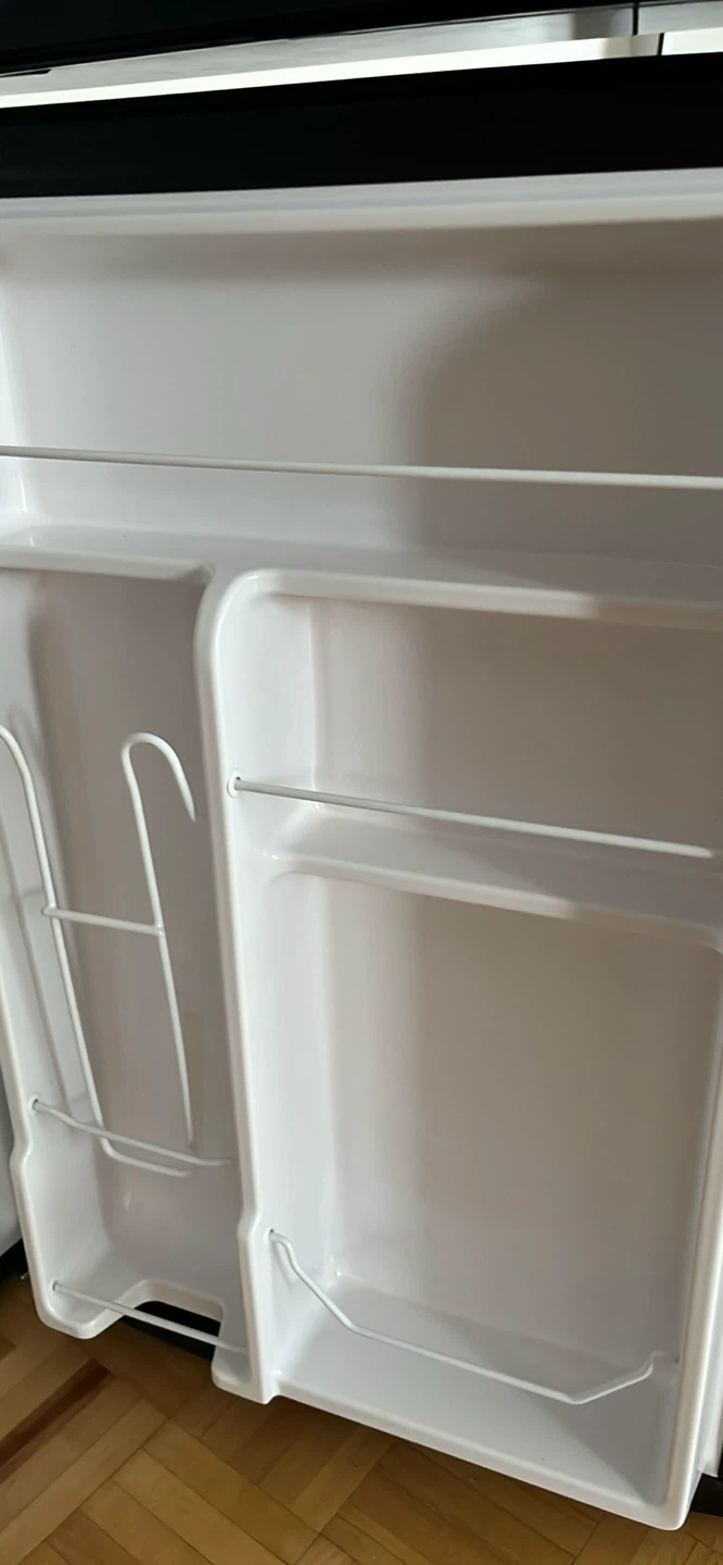 Frigidaire Mini Fridge - photo 3