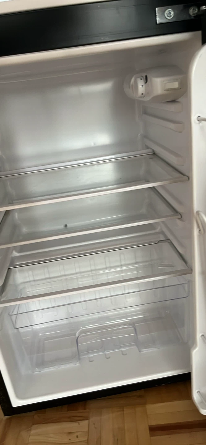 Frigidaire Mini Fridge - photo 5