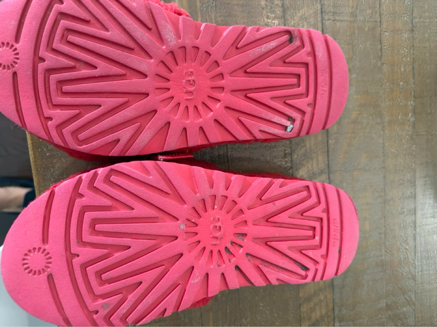 Red UGG Fluff Yeah Slides - photo 3