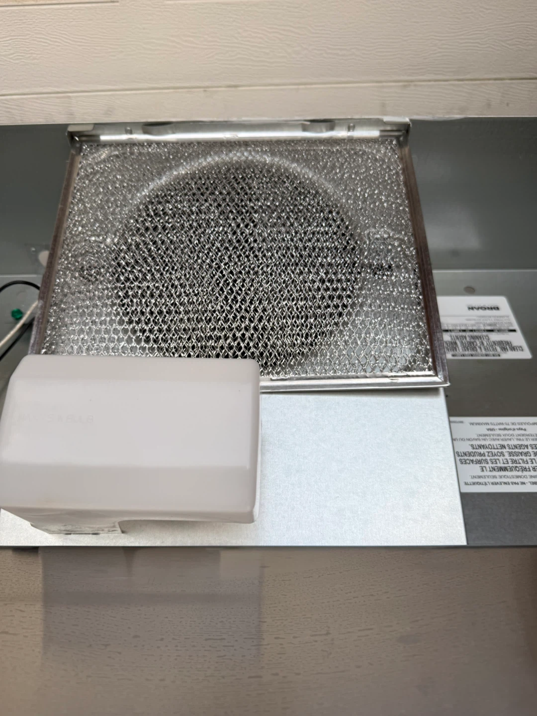 Broan Under Cabinet Range Hood - photo 5