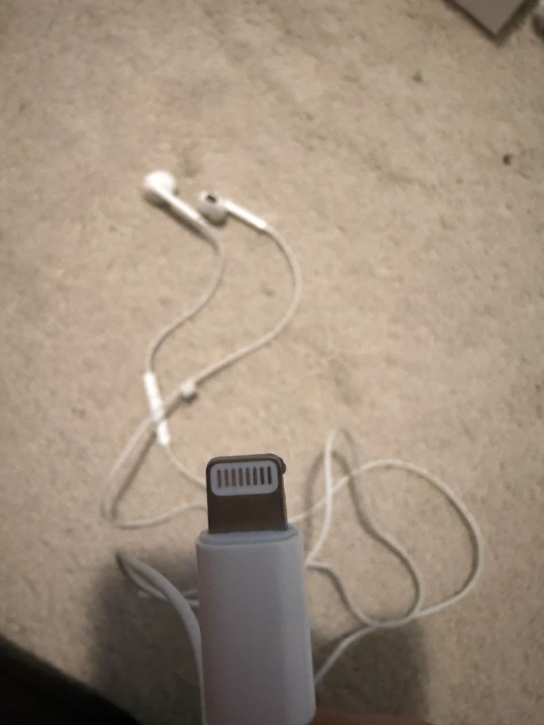 White Apple EarPods with Lightning Connector - photo 2